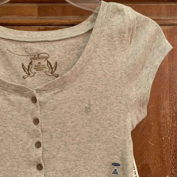 Old Navy Light Grey Button Up Henley Short Sleeve Top Size Medium - Picture 3 of 7